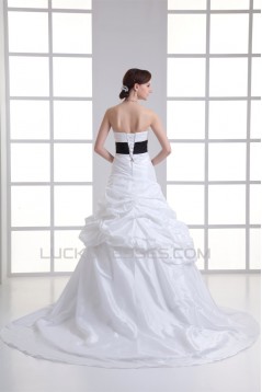 Amazing Sweetheart Sleeveless Taffeta Ball Gown Wedding Dresses 2031117